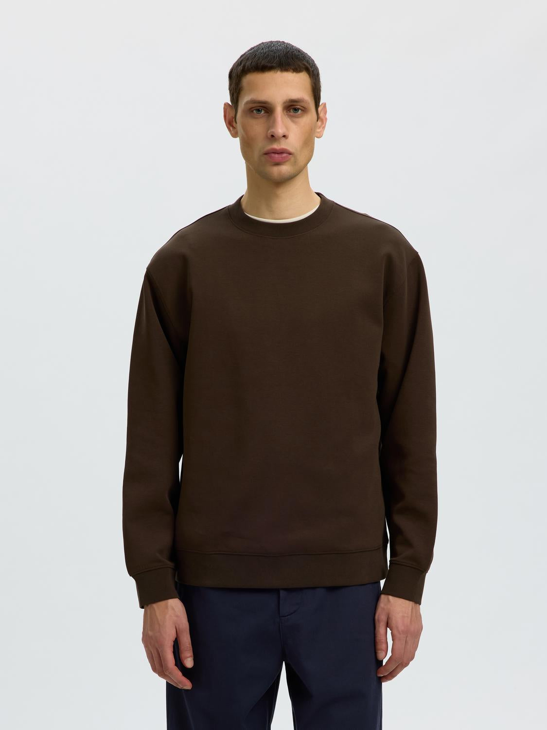 model_shot-front